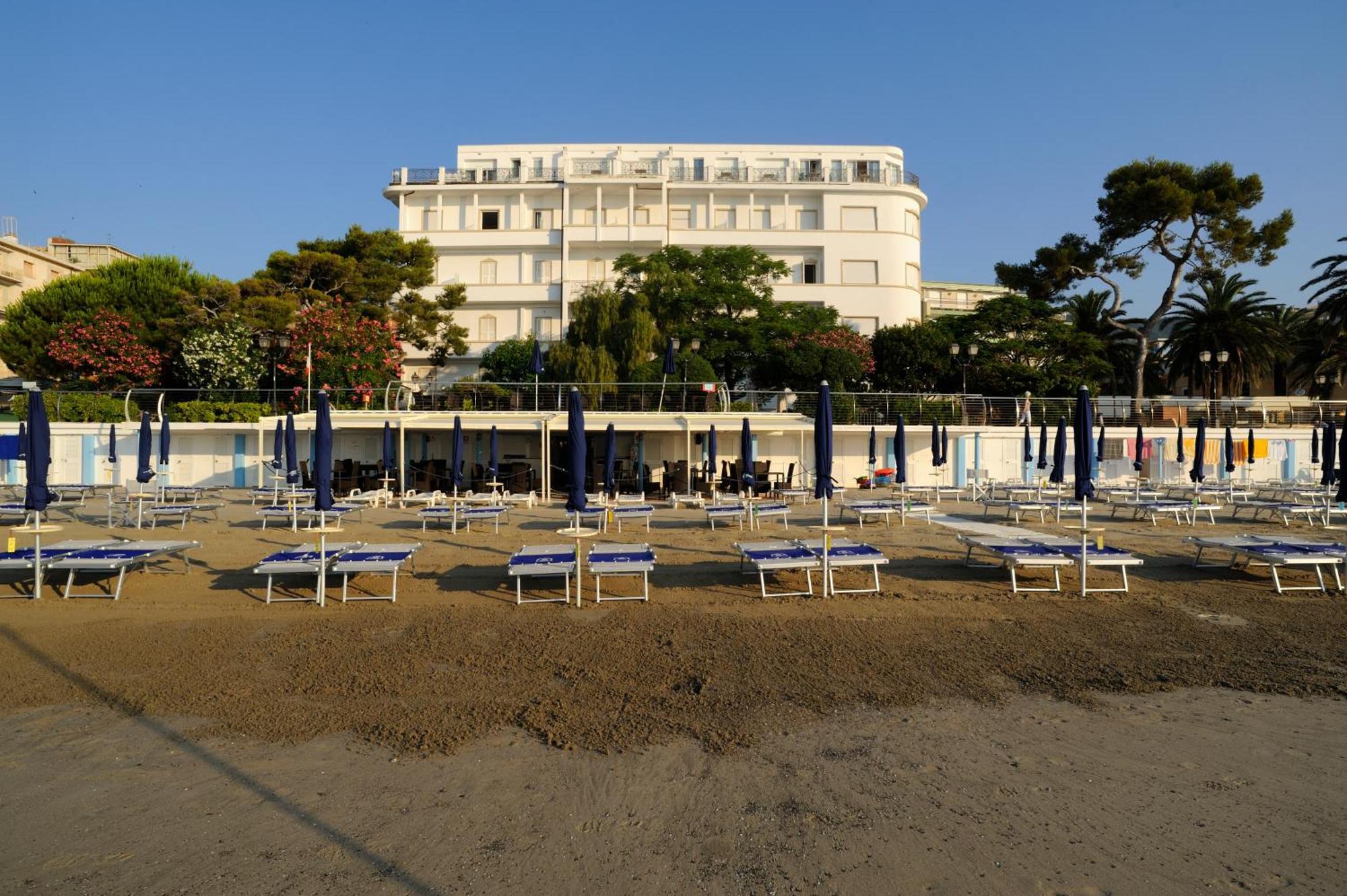 Grand Hotel Mediterranee Алассіо Екстер'єр фото