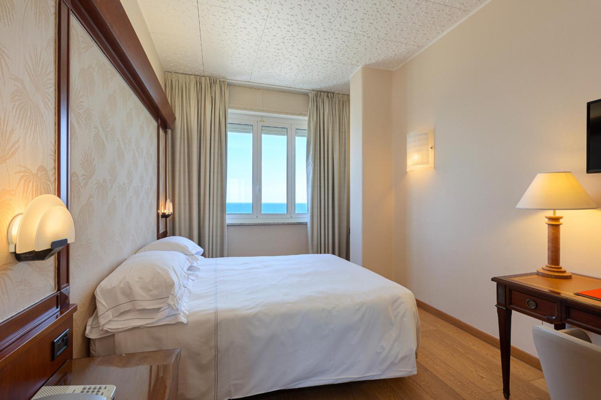 Grand Hotel Mediterranee Алассіо Екстер'єр фото