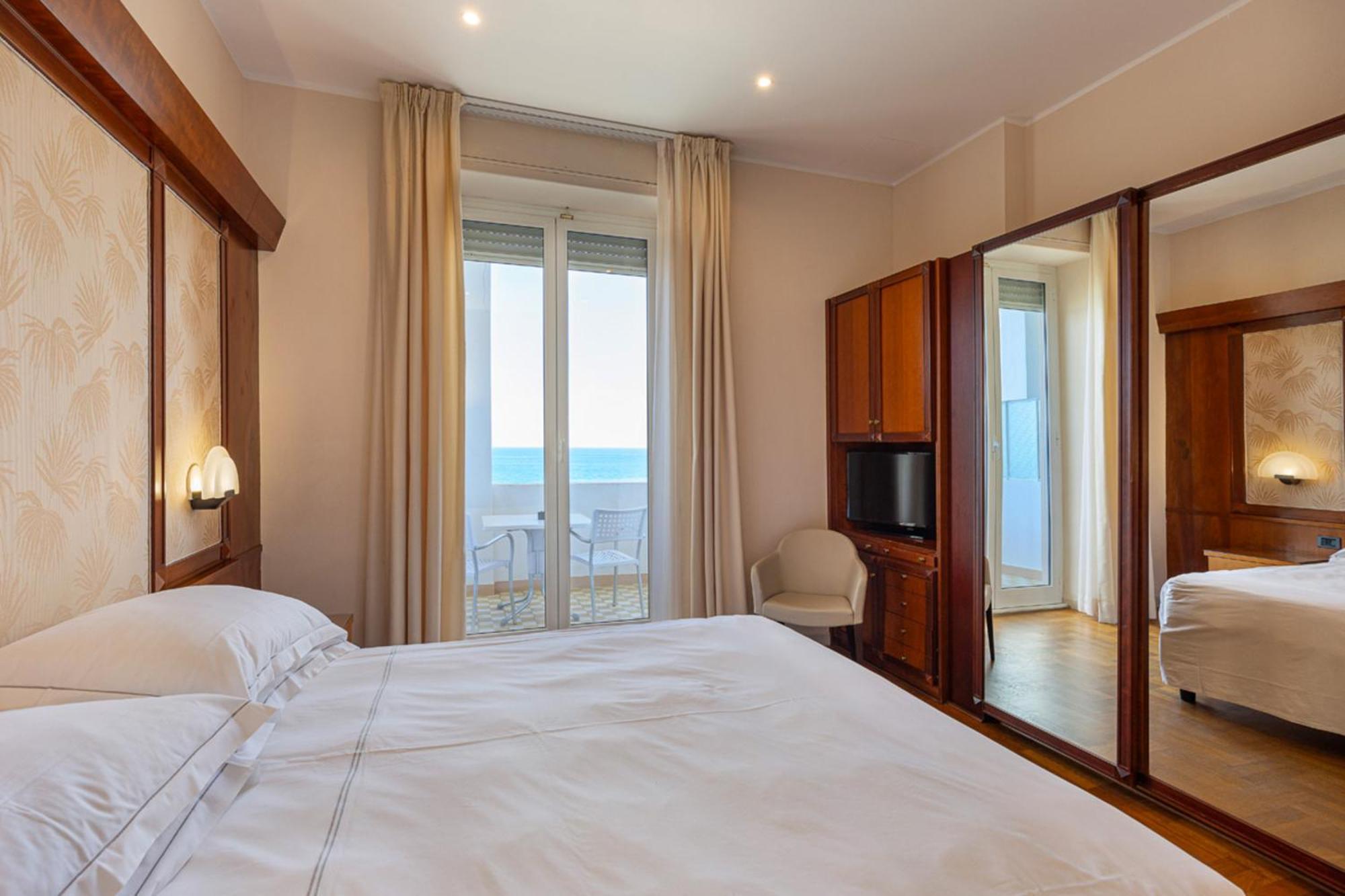 Grand Hotel Mediterranee Алассіо Екстер'єр фото