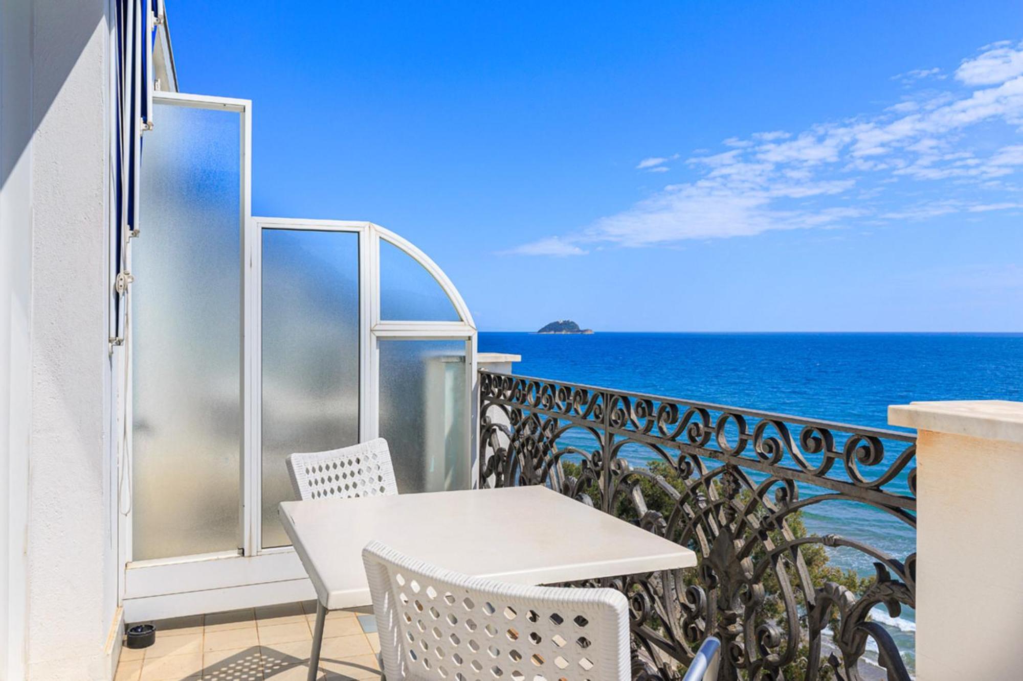 Grand Hotel Mediterranee Алассіо Екстер'єр фото