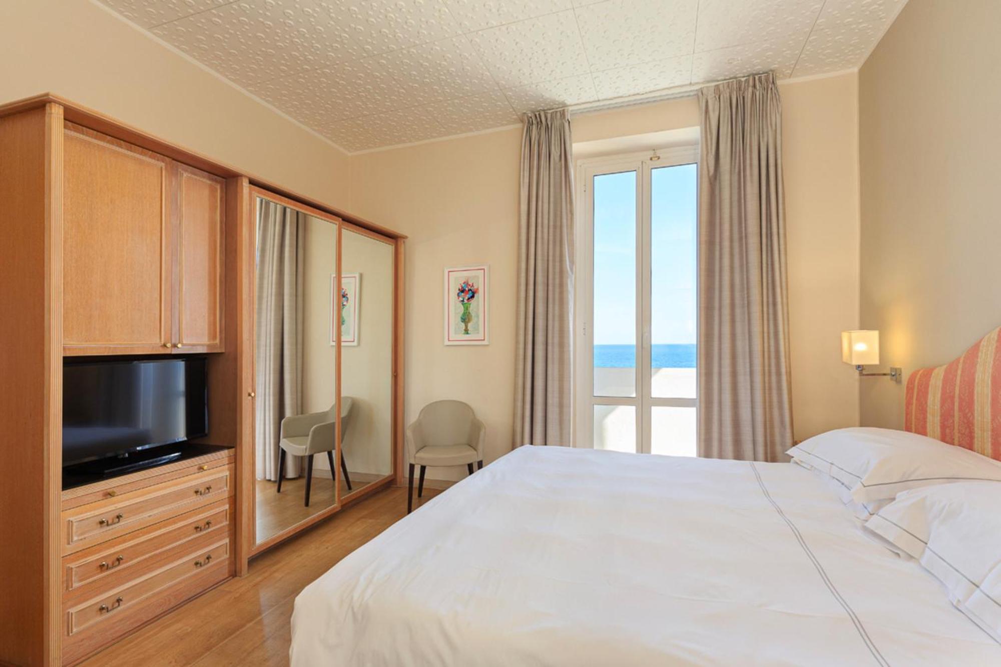 Grand Hotel Mediterranee Алассіо Екстер'єр фото