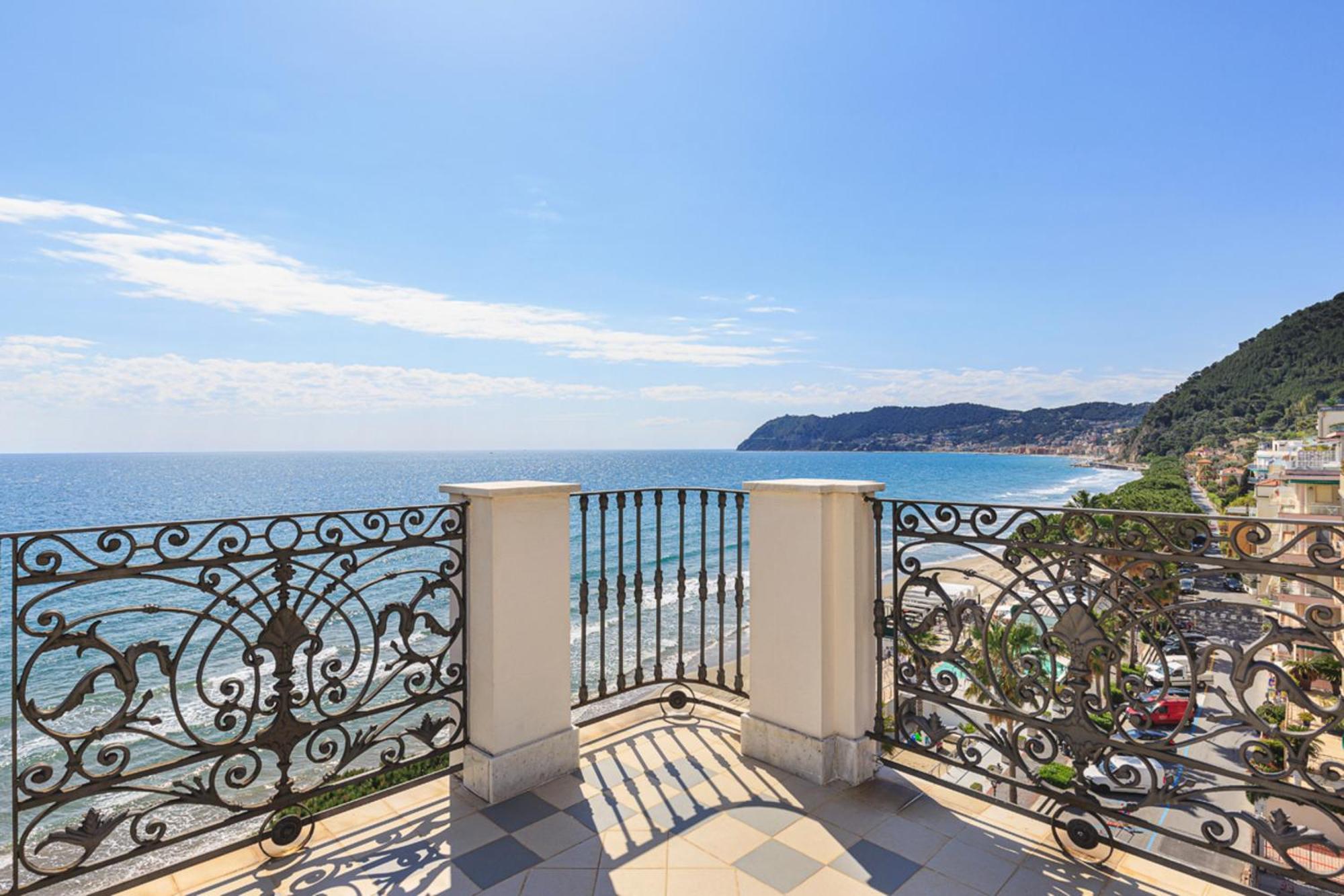 Grand Hotel Mediterranee Алассіо Екстер'єр фото