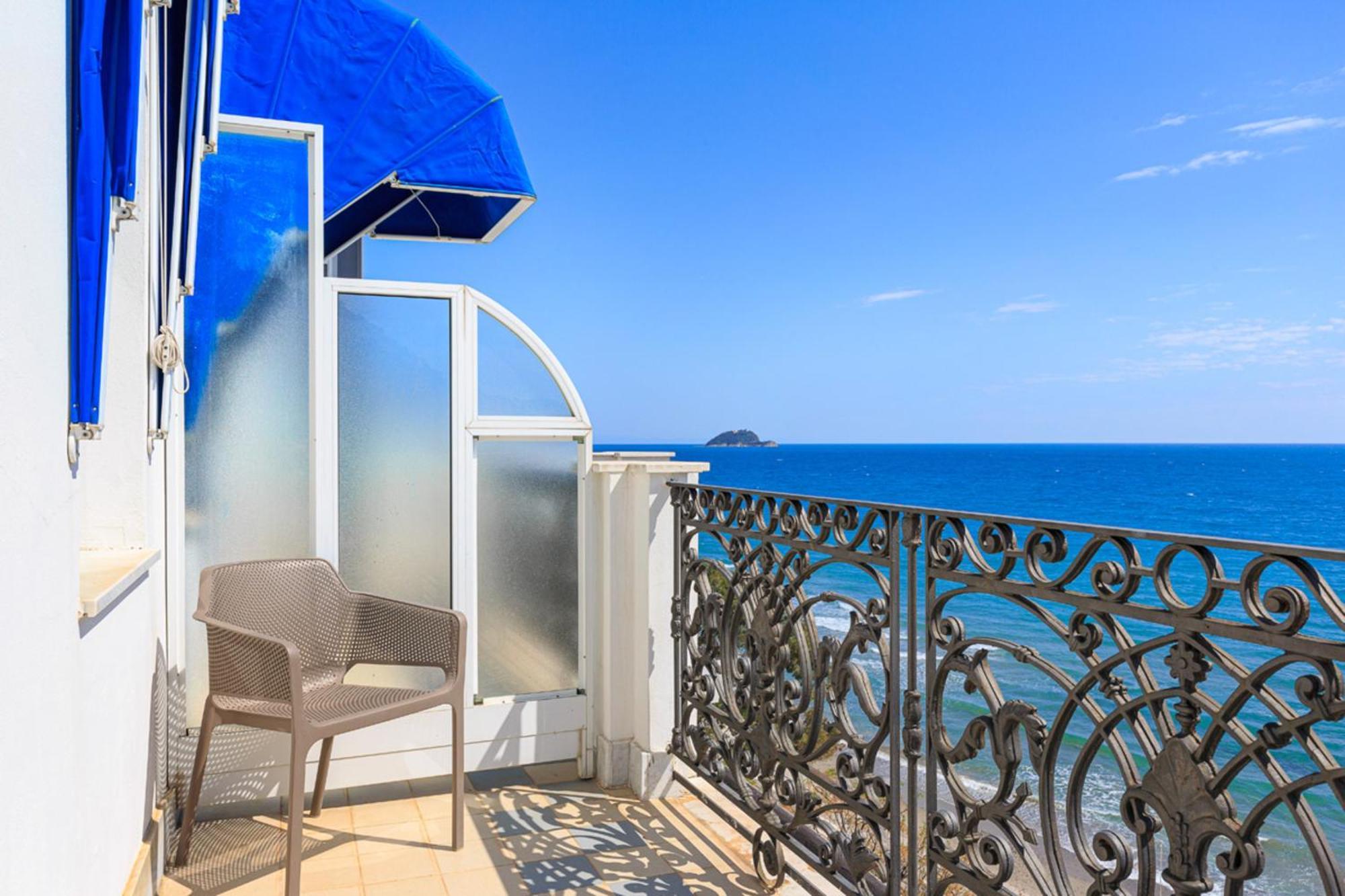 Grand Hotel Mediterranee Алассіо Екстер'єр фото