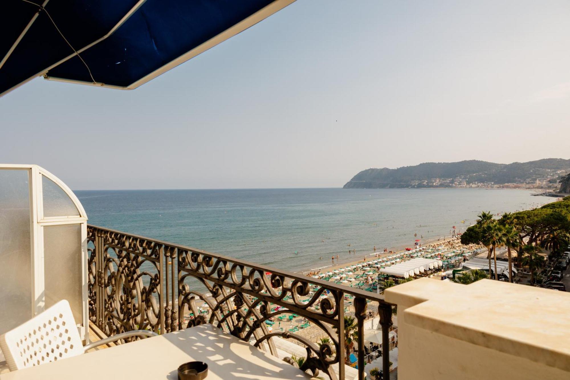 Grand Hotel Mediterranee Алассіо Екстер'єр фото